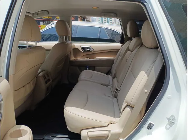 Car image 13