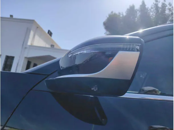 Car image 32