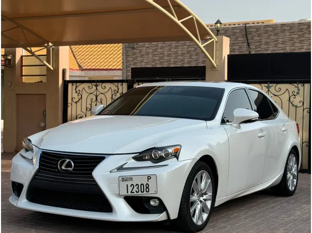 2016 لكزس IS200 في الإمارات