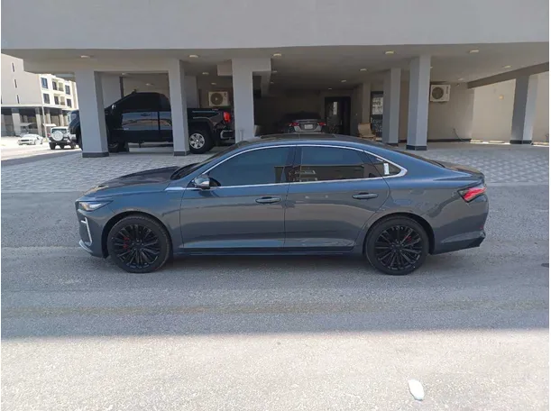 Car image 8