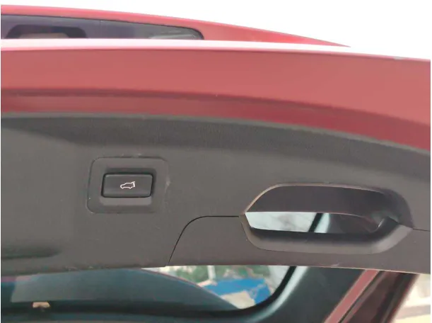 Car image 33