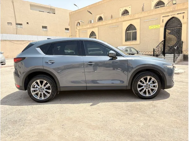 Car image 4