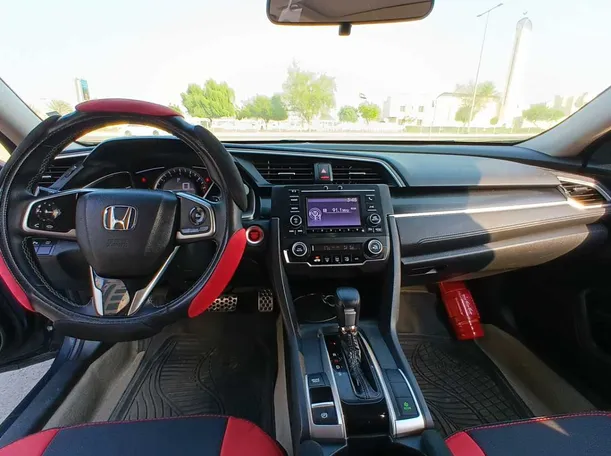 Car image 14