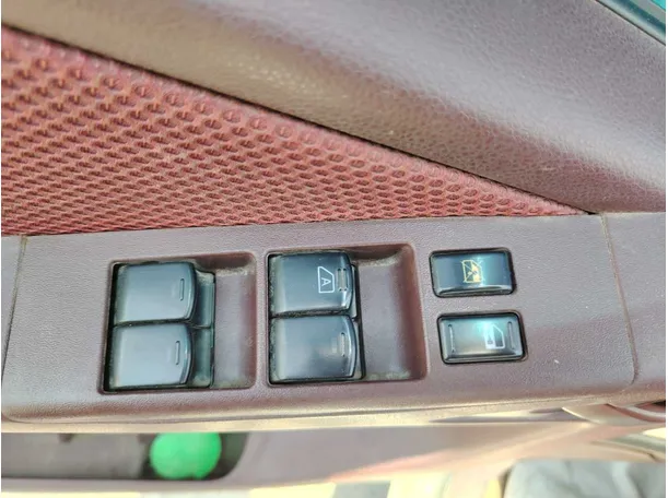 Car image 33