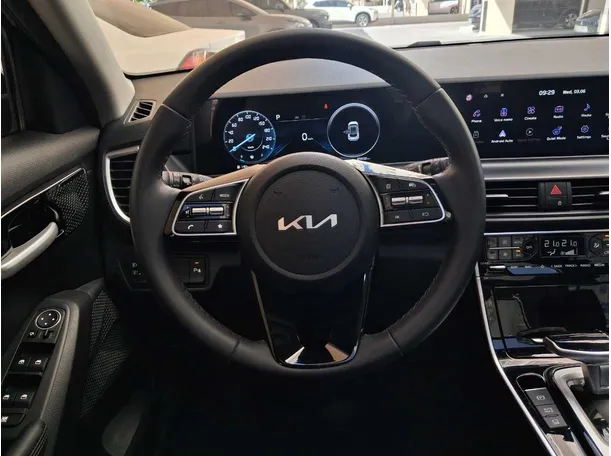 Car image 12
