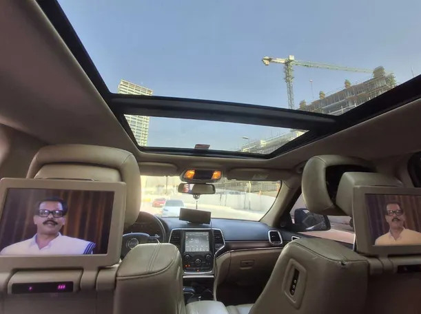 Car image 17
