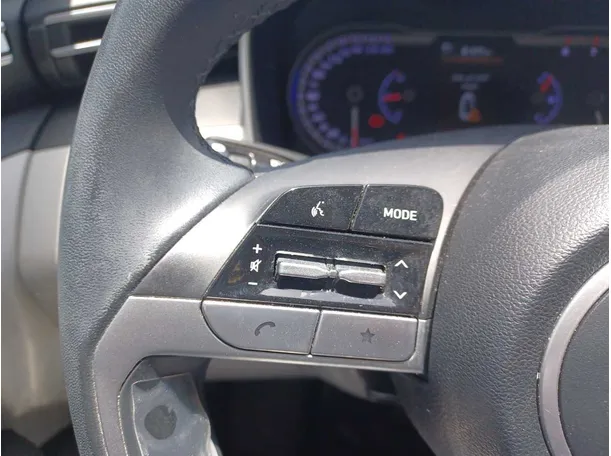 Car image 26