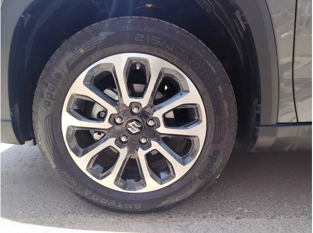 Car image 10