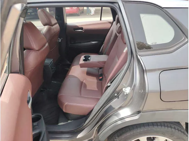 Car image 16