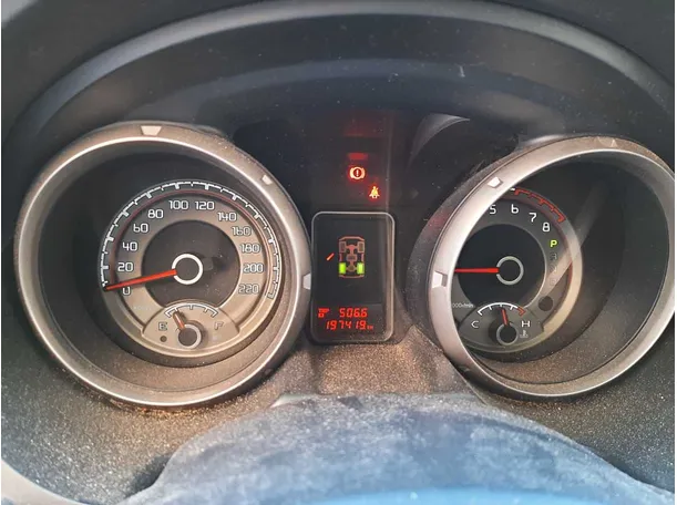 Car image 18