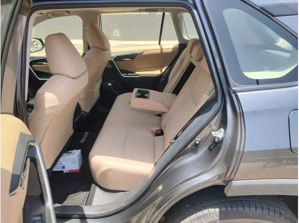 Car image 16