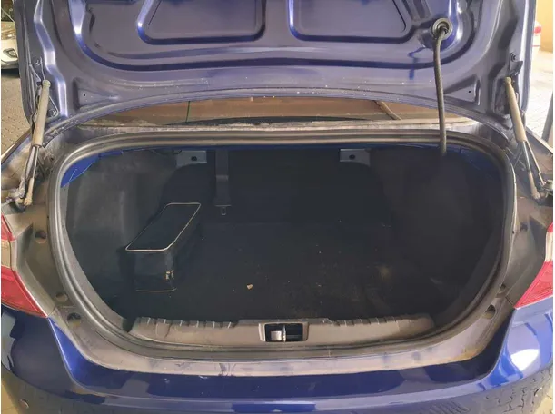 Car image 13