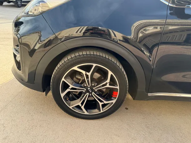 Car image 9