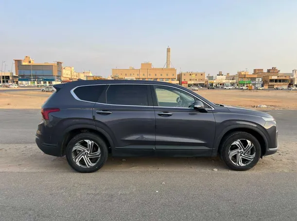 Car image 4