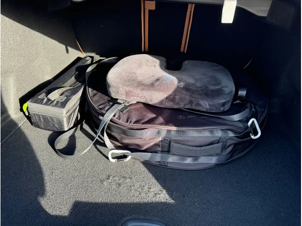Car image 25