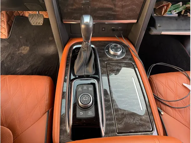 Car image 17
