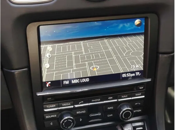 Car image 18