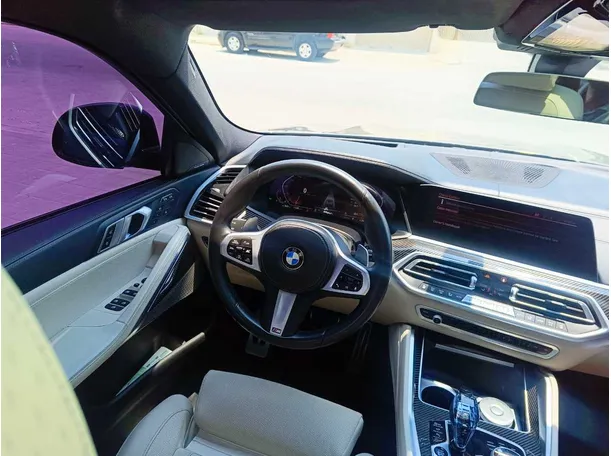 Car image 24