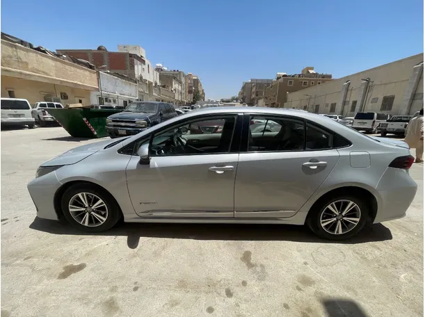Car image 8