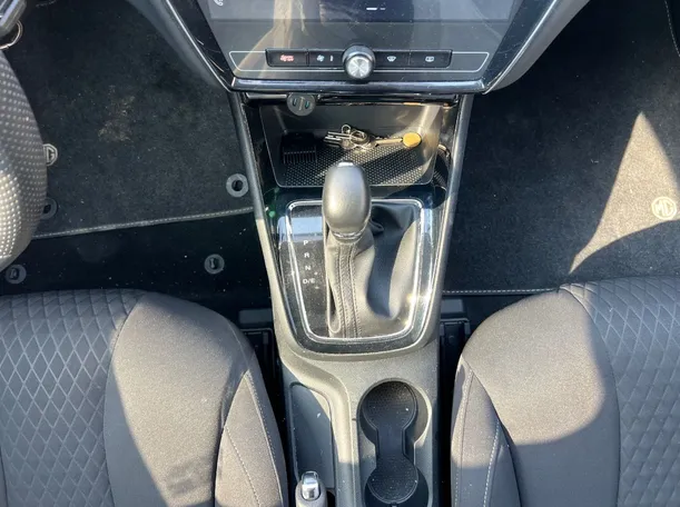 Car image 16