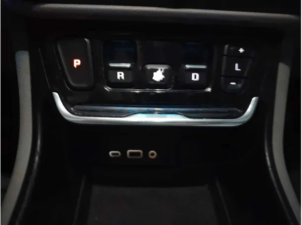 Car image 26