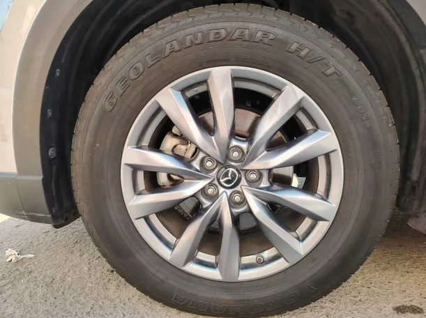 Car image 9