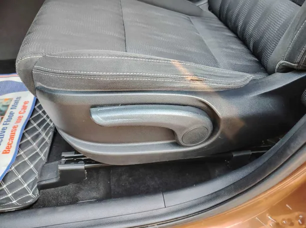 Car image 35