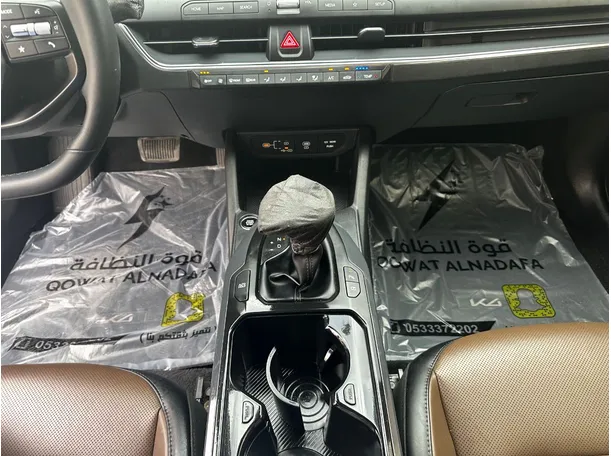 Car image 18