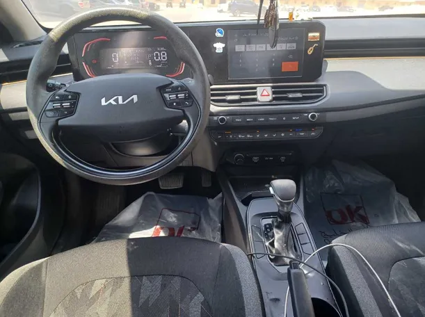 Car image 16