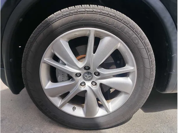 Car image 10