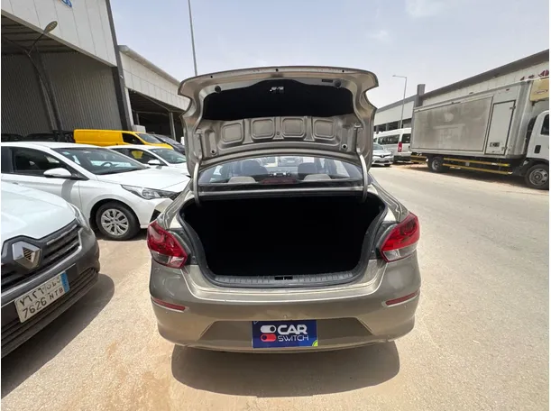 Car image 19