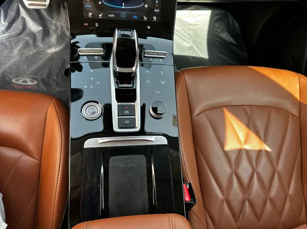 Car image 19