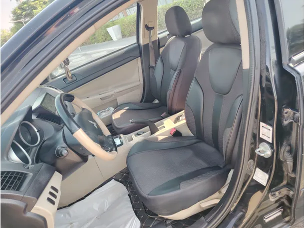 Car image 13