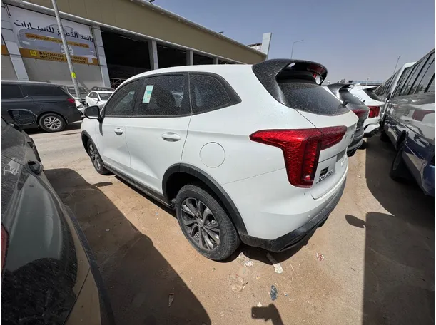 Car image 5