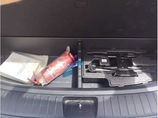 Car image 34
