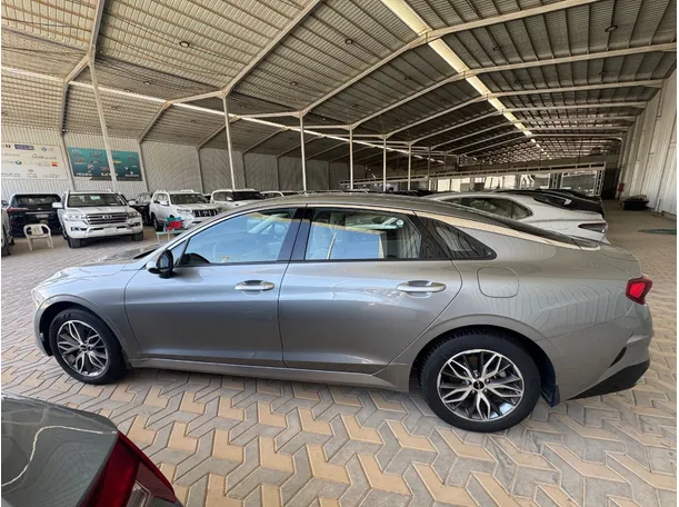 Car image 7