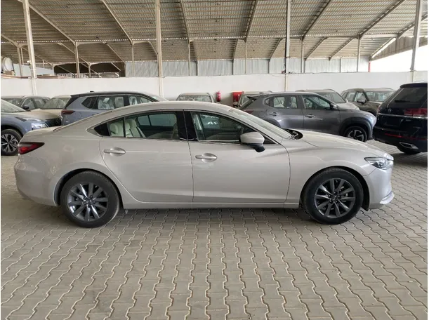 Car image 4