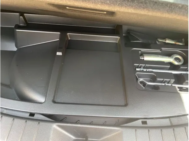 Car image 28