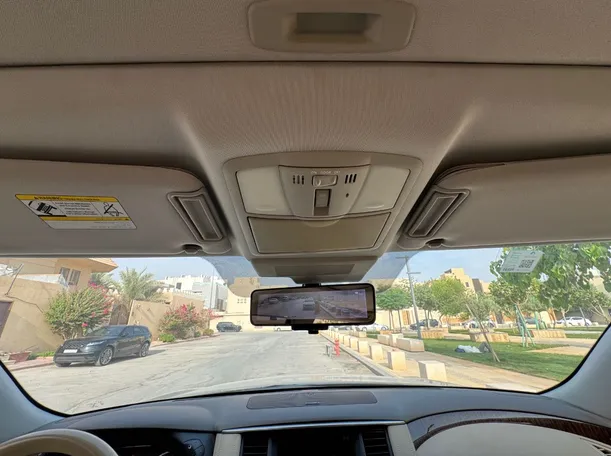 Car image 23
