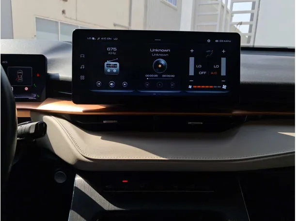 Car image 14