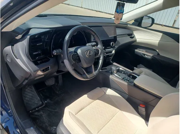 Car image 11