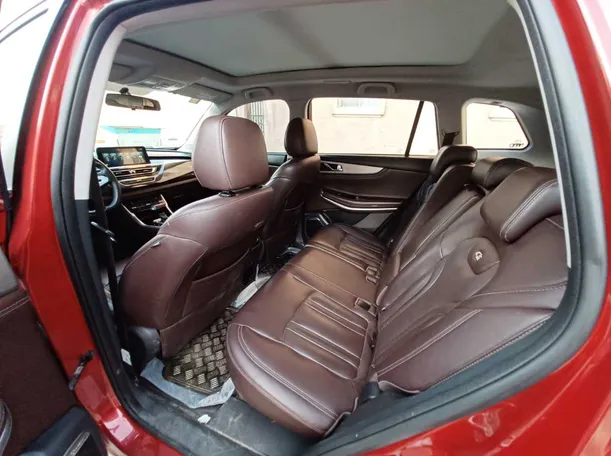 Car image 11