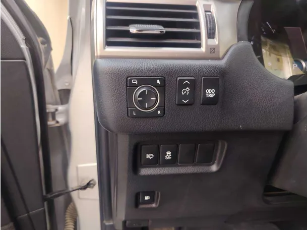 Car image 34
