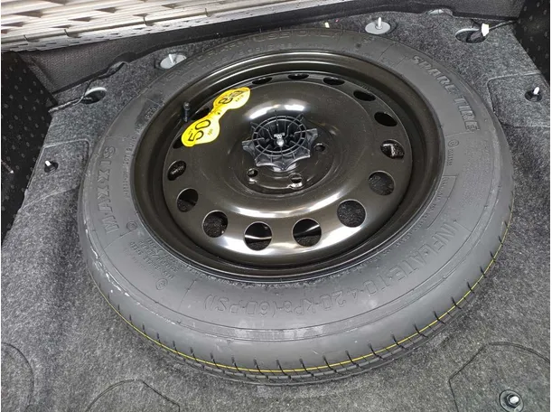 Car image 18
