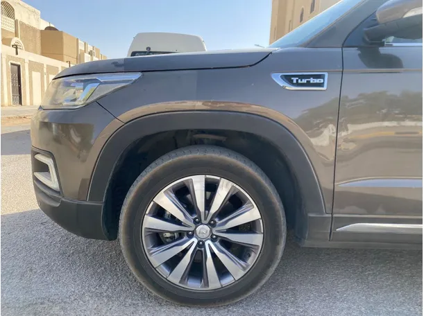 Car image 8