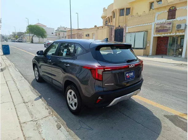 Car image 7