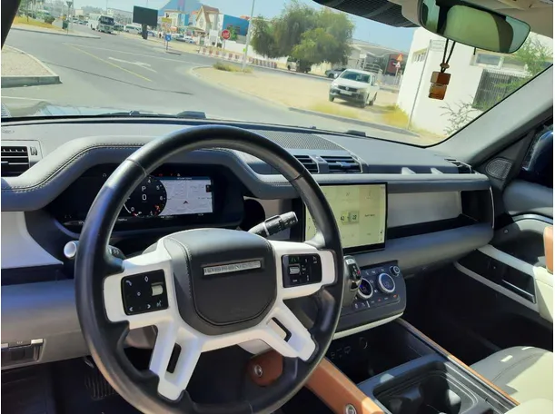 Car image 11