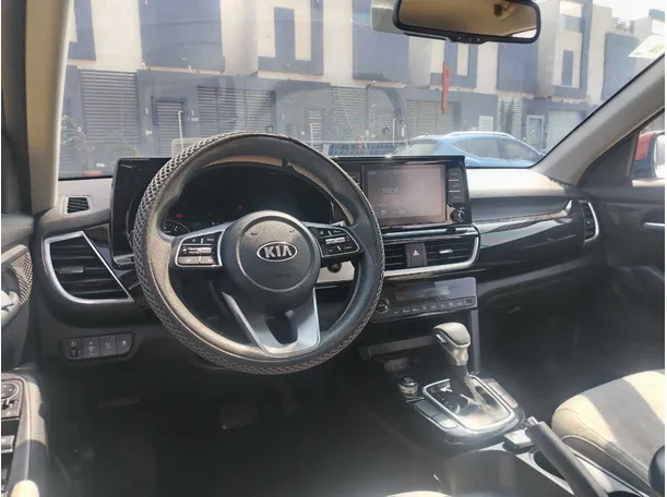 Car image 27