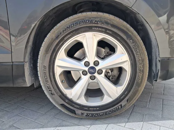 Car image 9