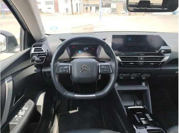 Car image 27